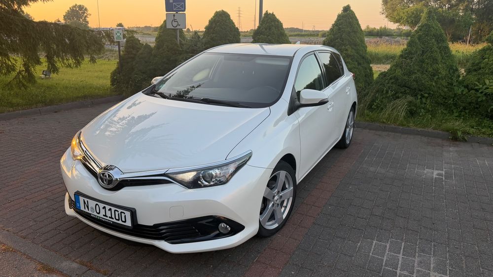 Toyota Auris II (2012-) 1.6 D-4D Design Edition 2016