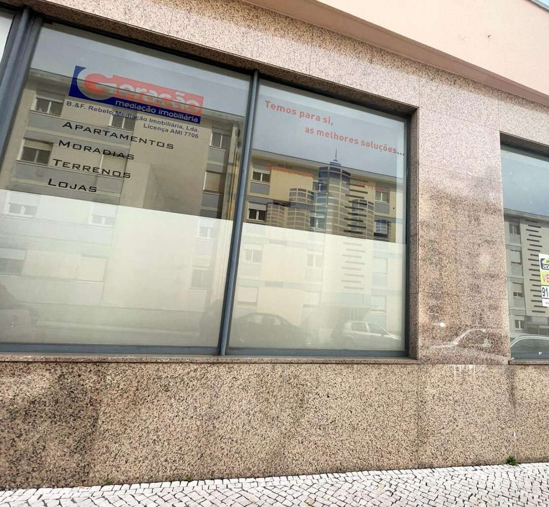 Imóvel Banco Loja no centro São João da Madeira - Grande imagem: 2/15