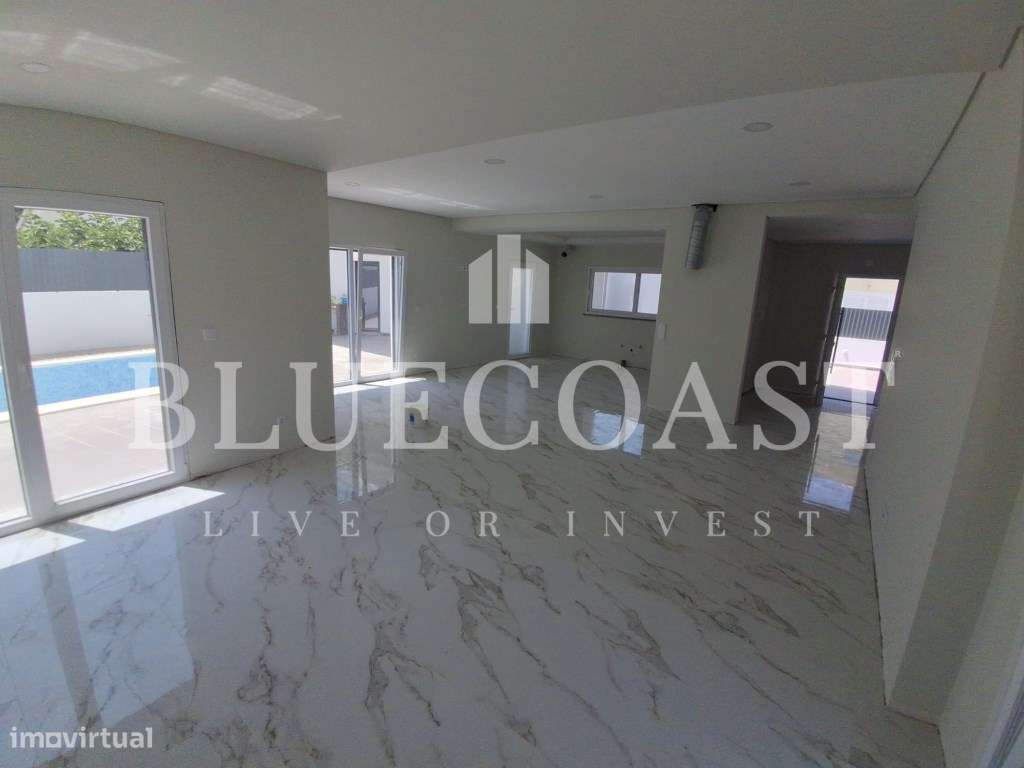 Fantástica Moradia V5 Isolada com piscina - Privacidade e Conforto - Grande imagem: 2/32