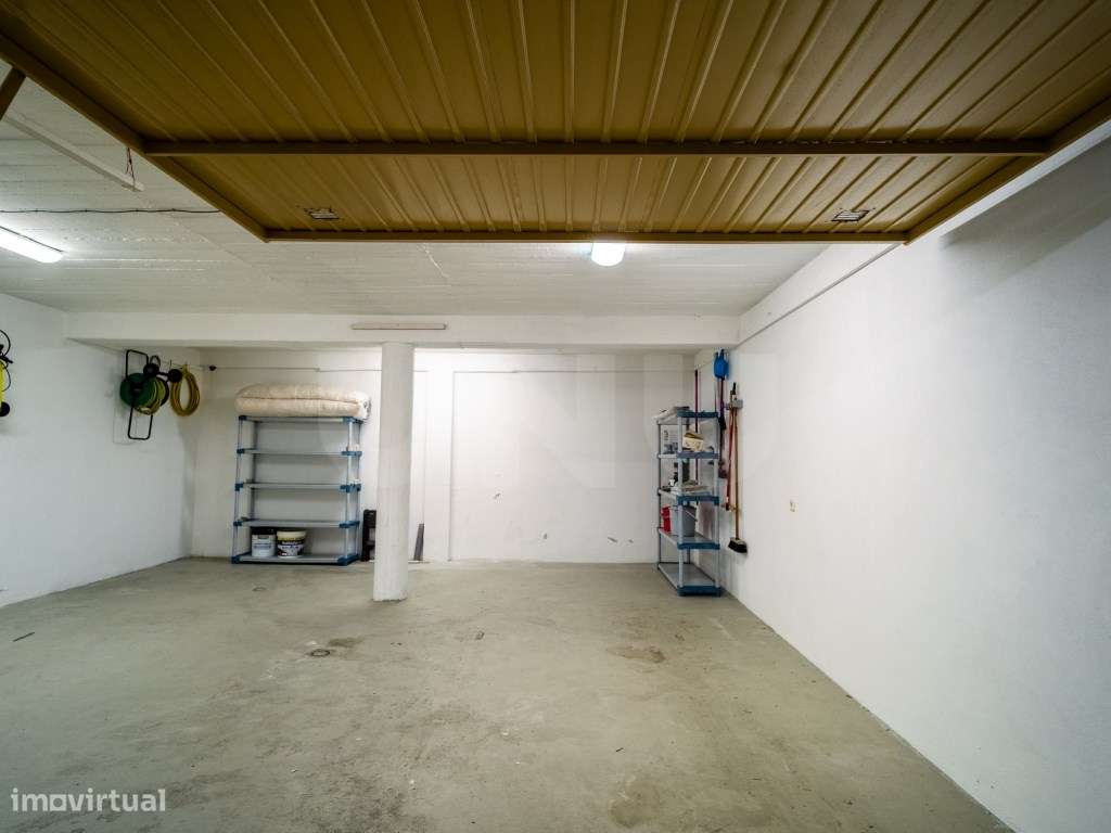 Moradia T3 com Garagem, Piscina e Vista Deslumbrante sobre a Lagoa ...-30