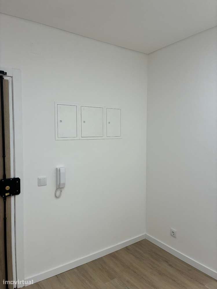 Apartamento T4 em Barreiro com Excelente Localização-3