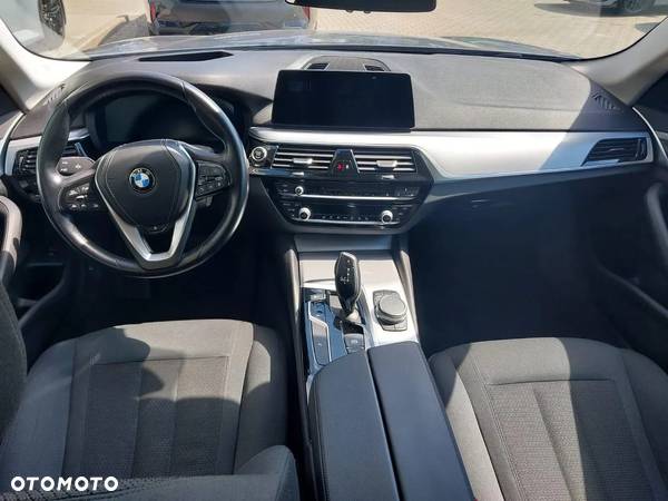 BMW Seria 5 530i xDrive - 26