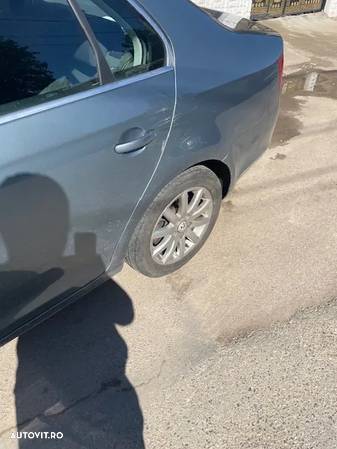 Volkswagen Jetta 1.9 TDI DPF Sportline - 7