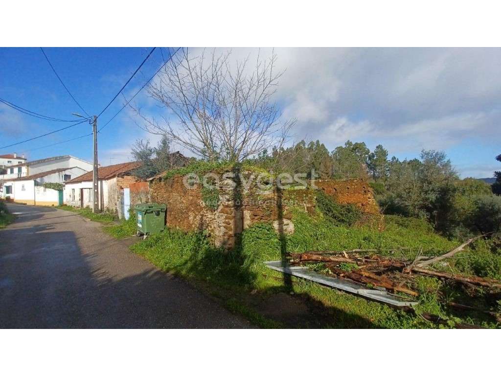 Moradia com logradouro e terreno perto de praias fluviais - Grande imagem: 3/16