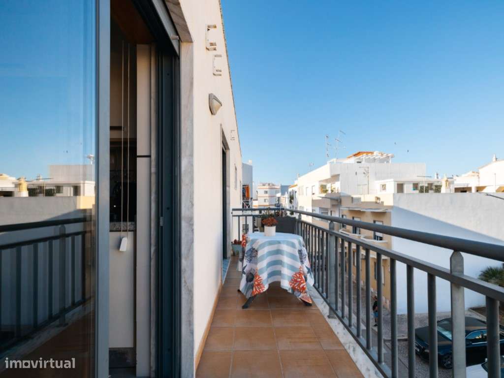 Apartamento T3 no centro de Quarteira, a 700 metros da praia, com 1...-9