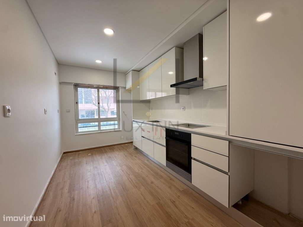 T2 Remodelado com Terraço de 48 m², Garagem Box e Arrecadação - Grande imagem: 3/22