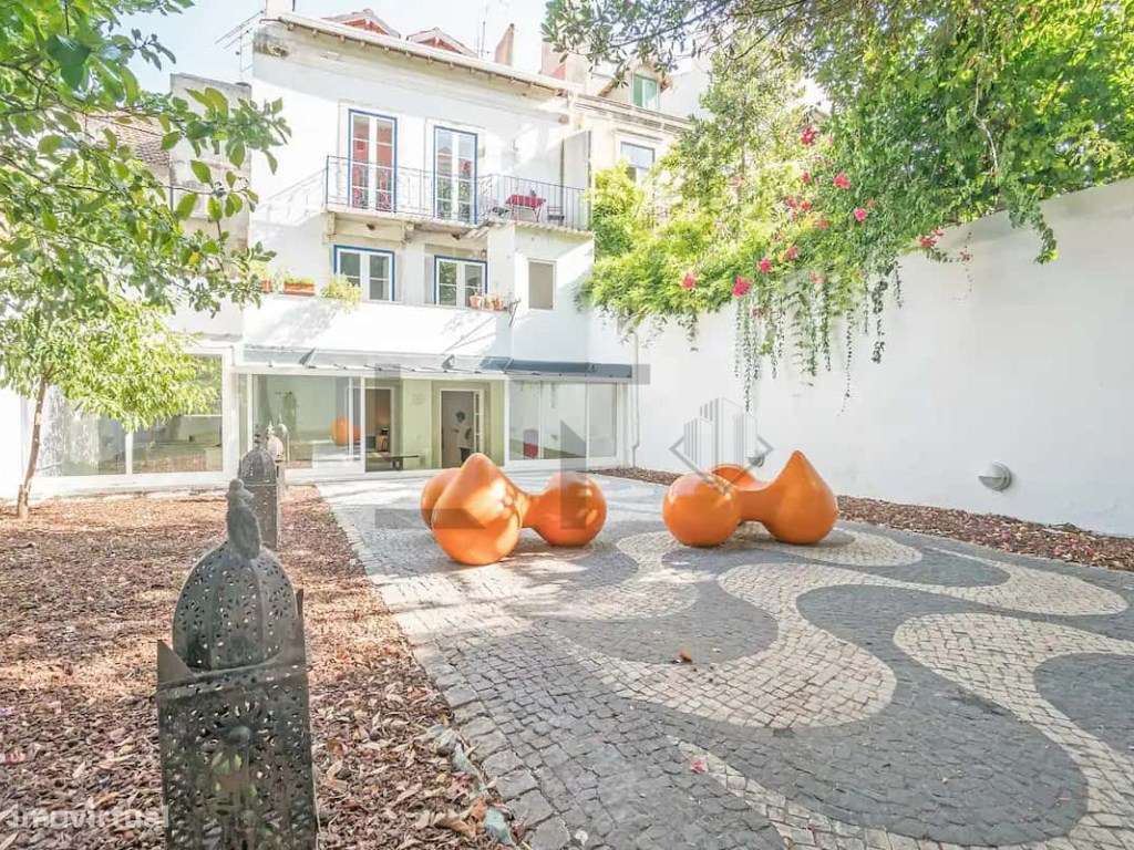 Apartamento T2+2 com Pátio Privado para Venda em Santos, Lisboa - Grande imagem: 2/30