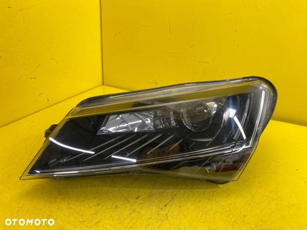 Lampa Lewa Skoda Superb III 3V1 Xenon Skrętny - 1