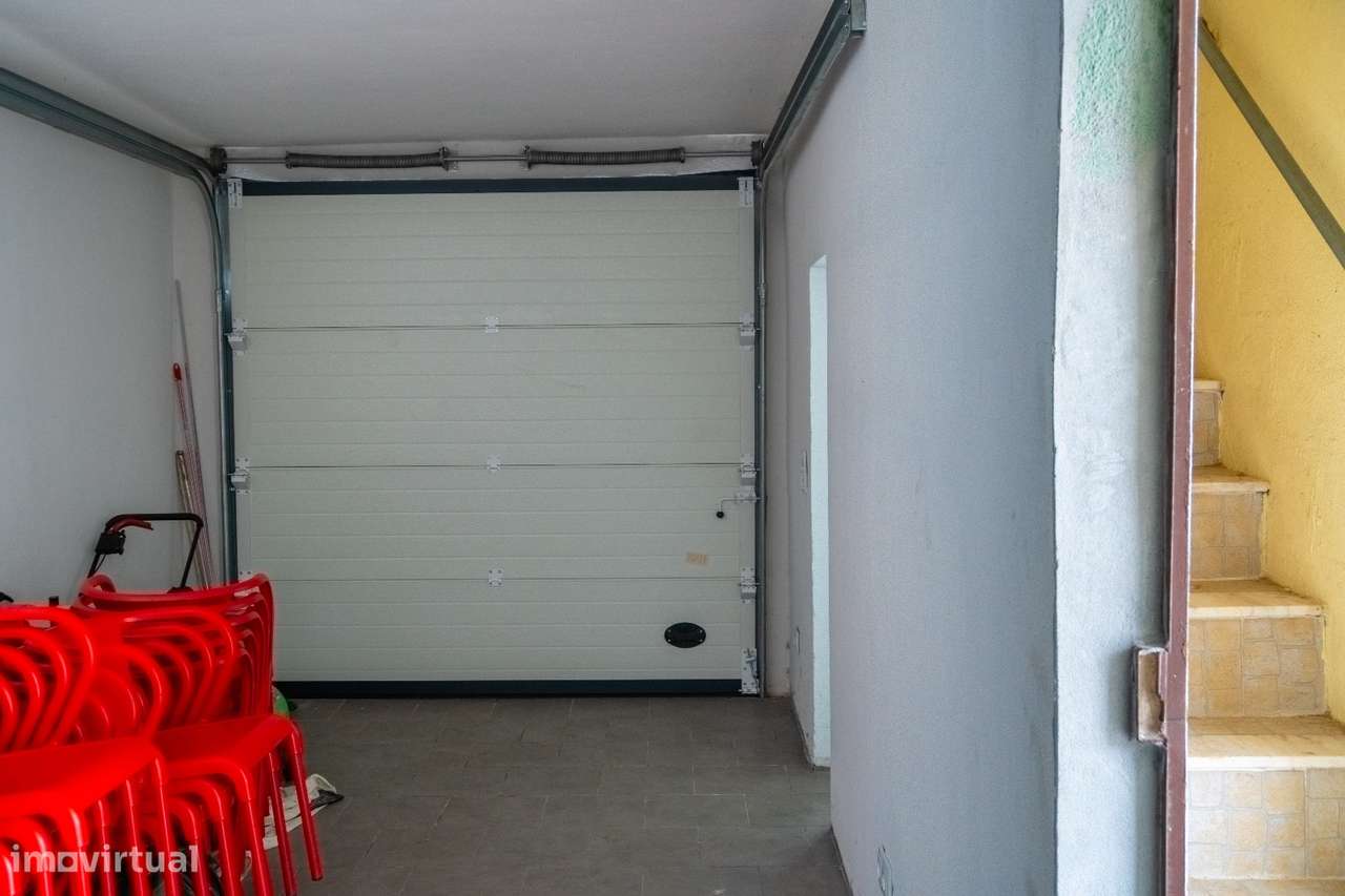 Moradia T5 na Quinta do Conde com sótão e garagem-32
