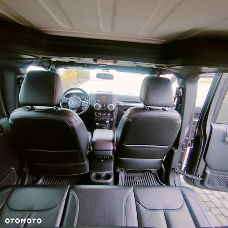 Jeep Wrangler 3.6 Unlim Sahara - 28