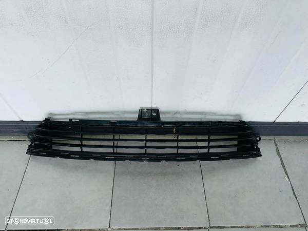 Grelha Para Choques Frente Toyota Auris II - 2015 / 2018 - G395 - 2