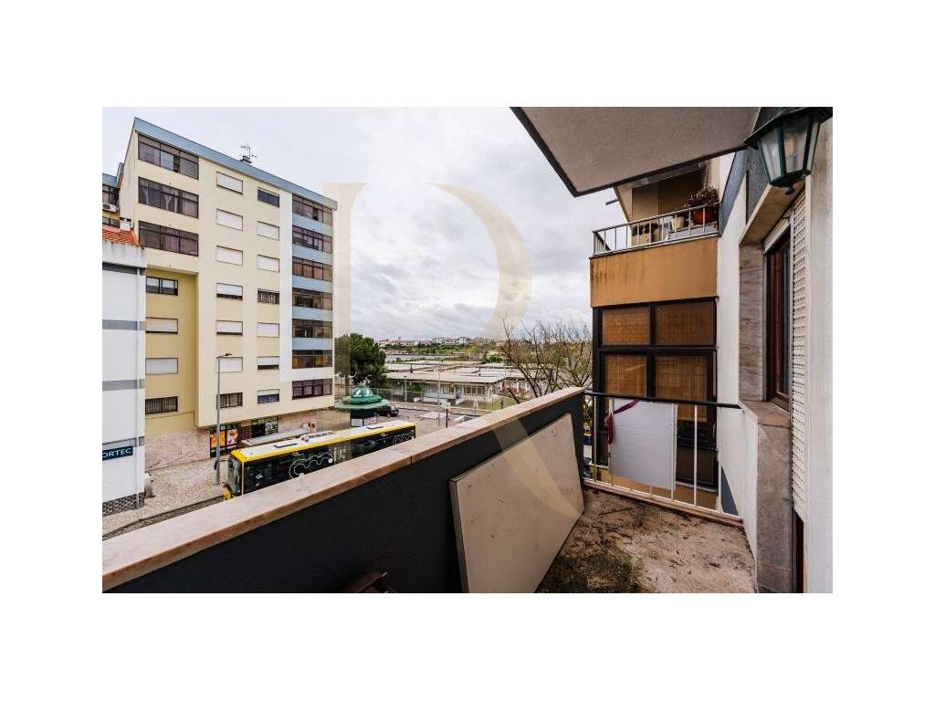 Apartamento T3 com varanda e vista Rio na Amora - Seixal - Grande imagem: 5/37