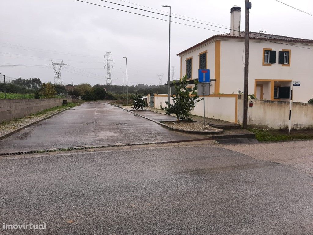 Terreno com projeto aprovado para Moradia, em Alcoentre