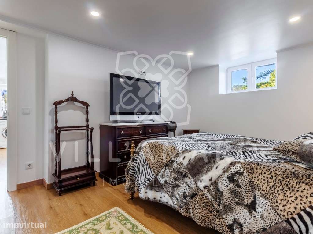 Moradia Bi-familiar térrea T2+1, com cave, renovada, jardim, garage... - Grande imagem: 5/60