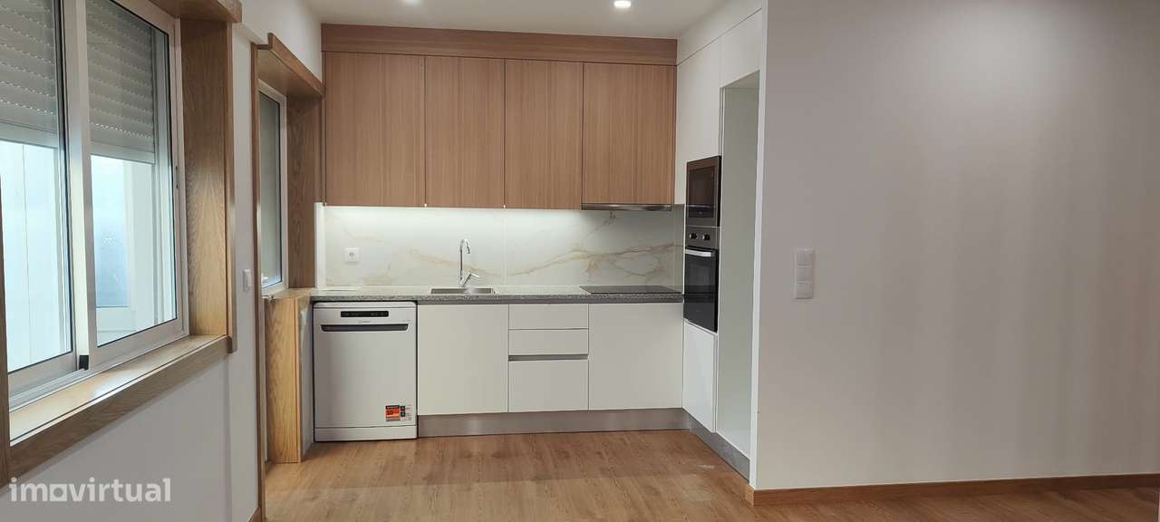 T2+1 renovado  ao Bonfim Porto - Grande imagem: 5/10