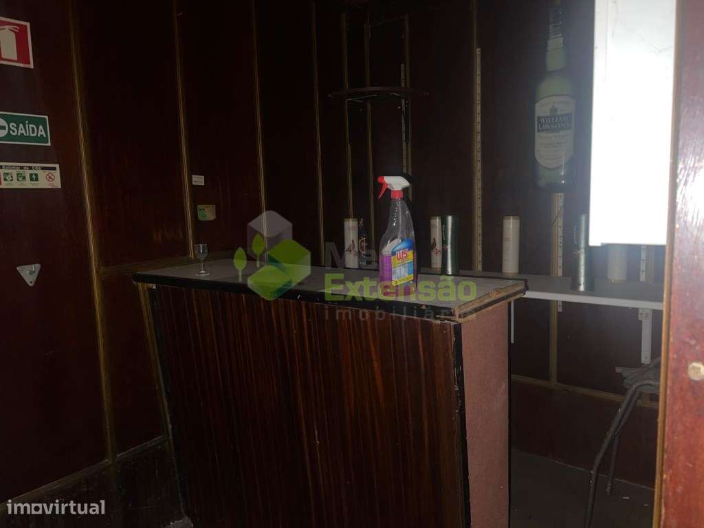 Antigo bar, para recuperar, perto de Alcoentre - junto à A1, com lo...-31