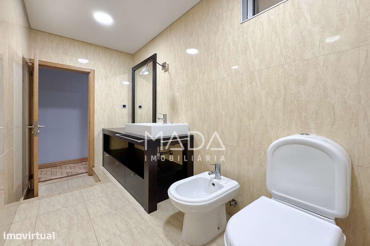 Apartamento T2+1 (último piso) c/sótão no centro histórico de Braga-14