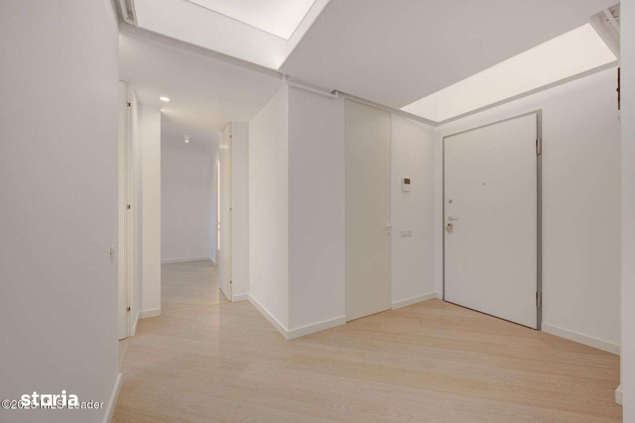 Apusul de la ultimul etaj din Cortina North | 3 camere | 76.7 mp - Imagine principală: 3/20