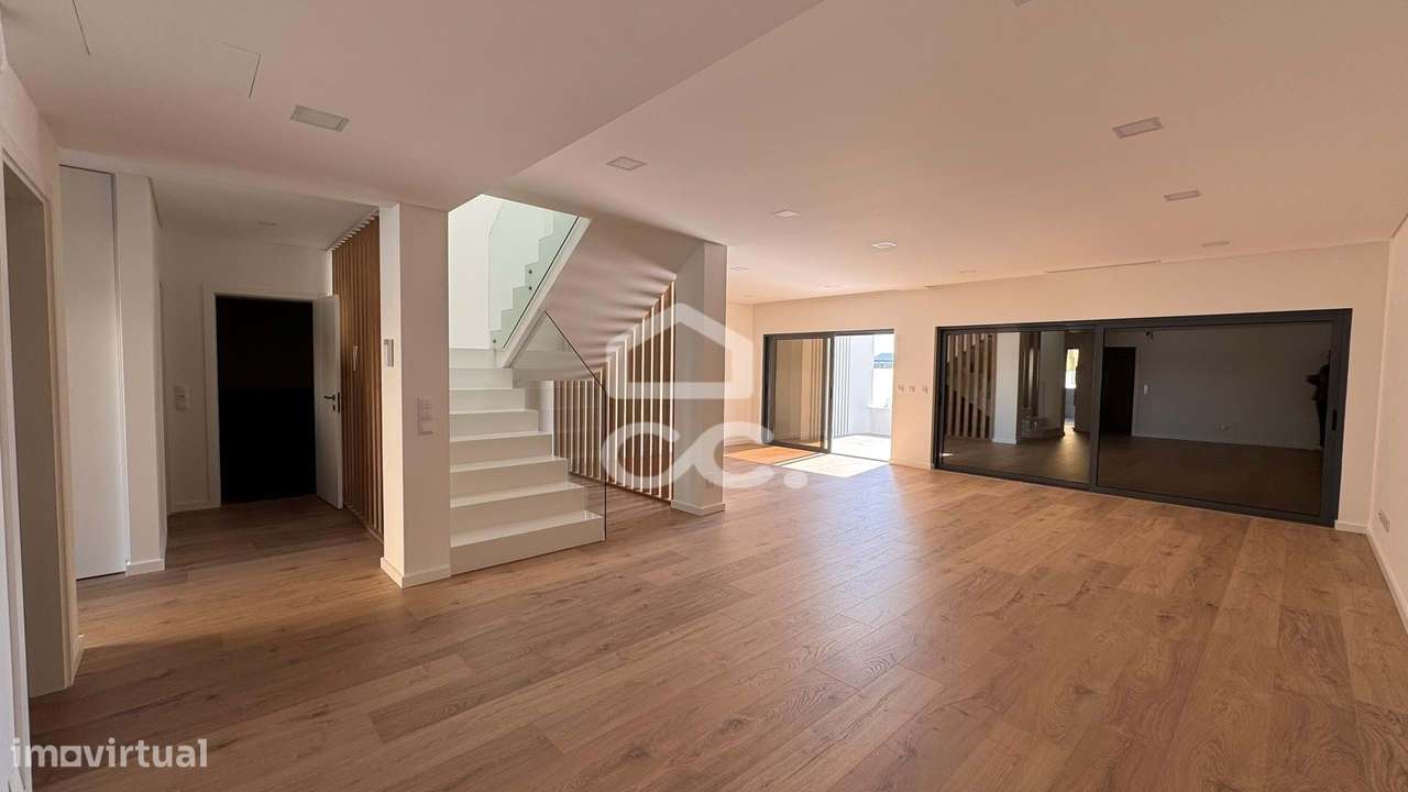 Moradias V4 duplex de luxo, Loures - Conforto, sofisticação e eficiênc - Grande imagem: 3/38