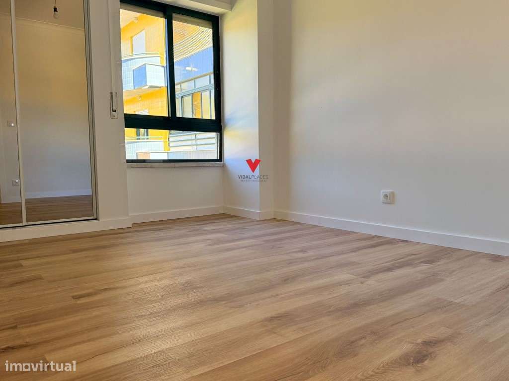 Apartamento T3 renovado no Feijó - Grande imagem: 2/28