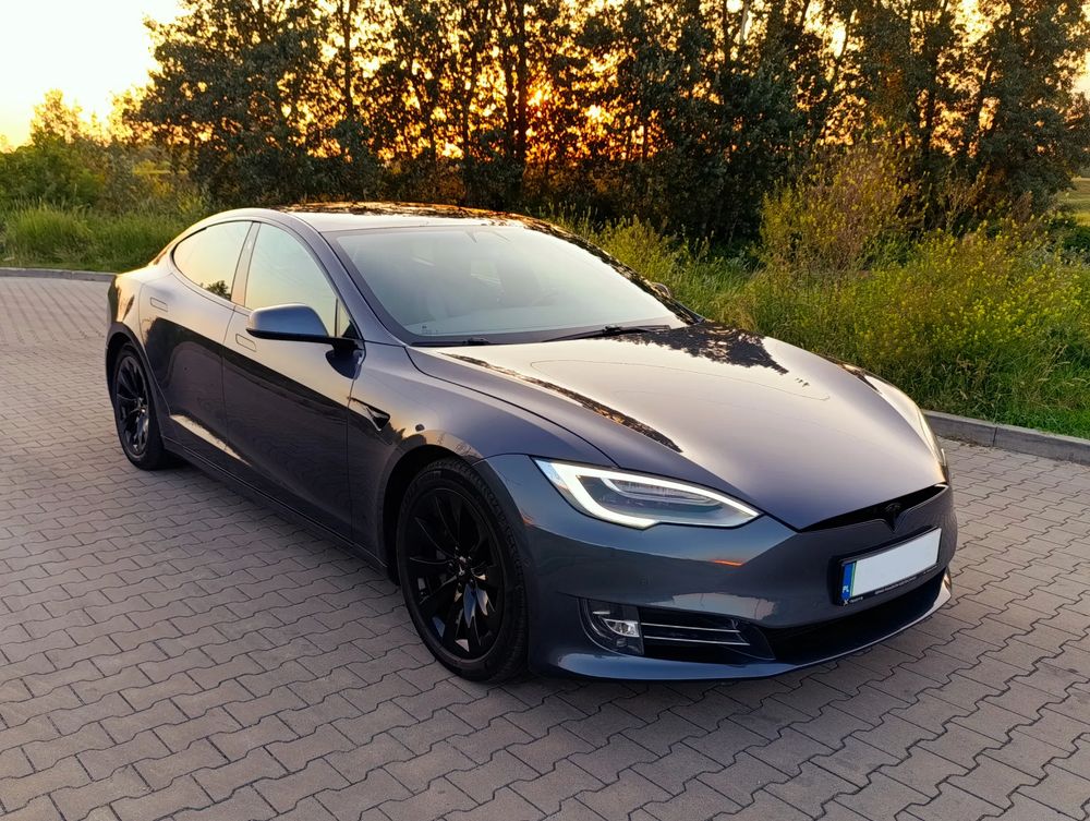 Tesla Model S 2020