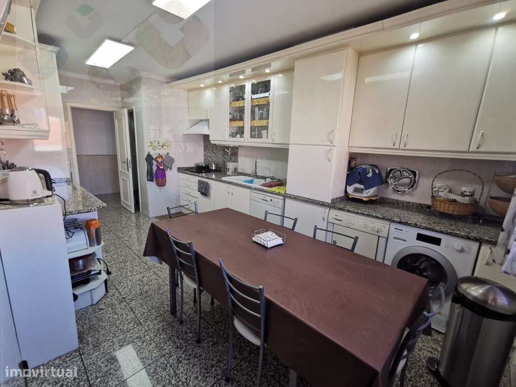 Amadora Babilónia, grandes áreas, T4, Salão, 3 wc., suite! - Grande imagem: 4/22