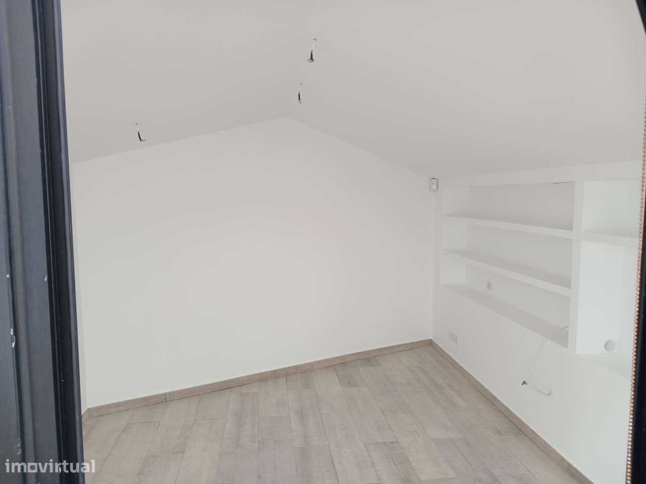 T2+1 Remodelado com Logradouro no Centro de Oeiras-18