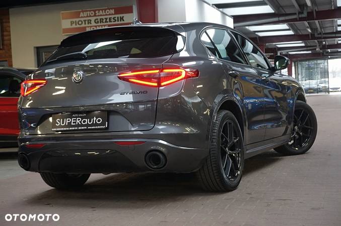 Alfa Romeo Stelvio 2.0 Turbo Veloce Q4 - 12