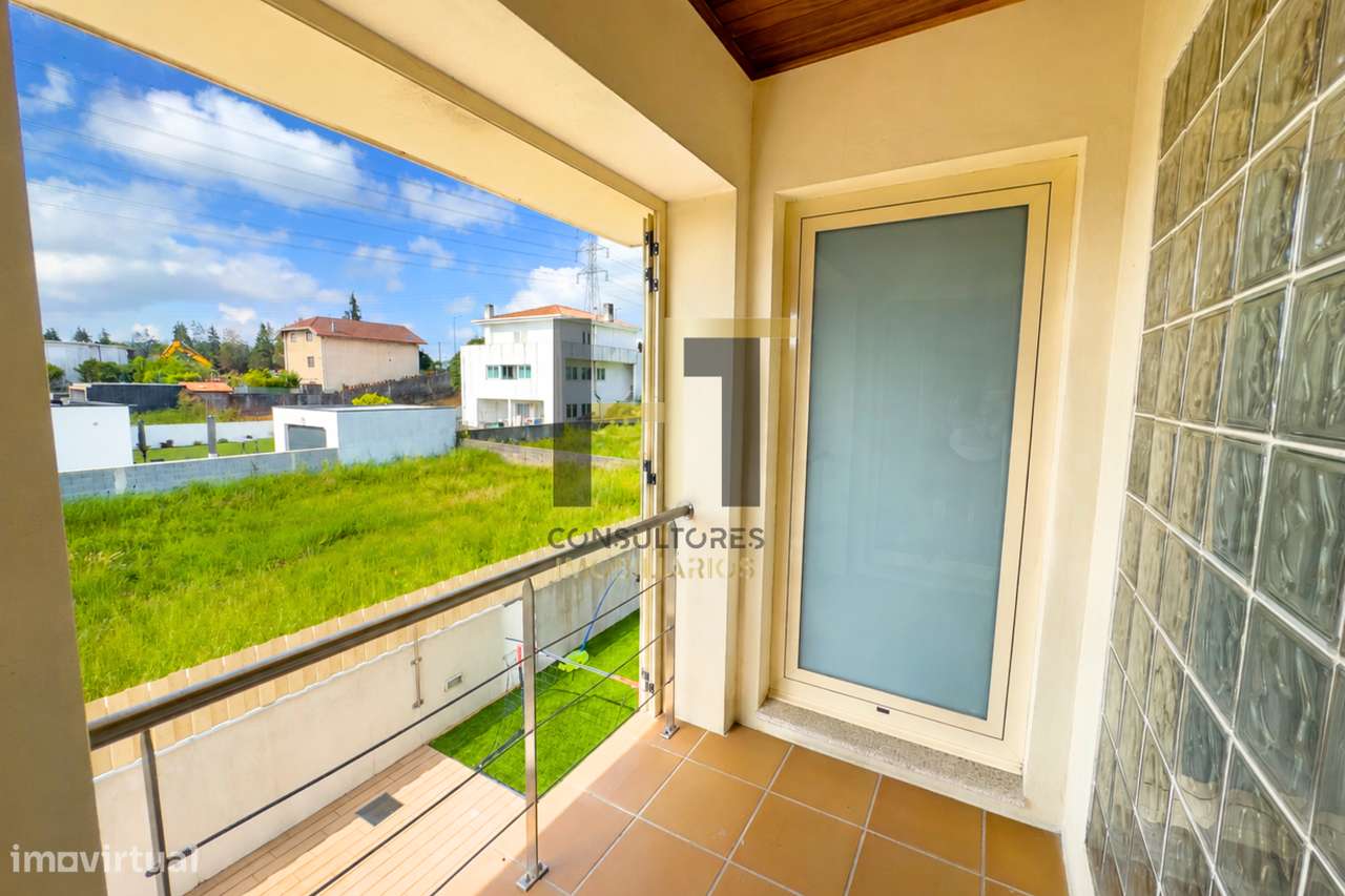 Moradia T3 | 4 Frentes | Piscina, Suite c/ Closet, Garagem 3 Carros |-19