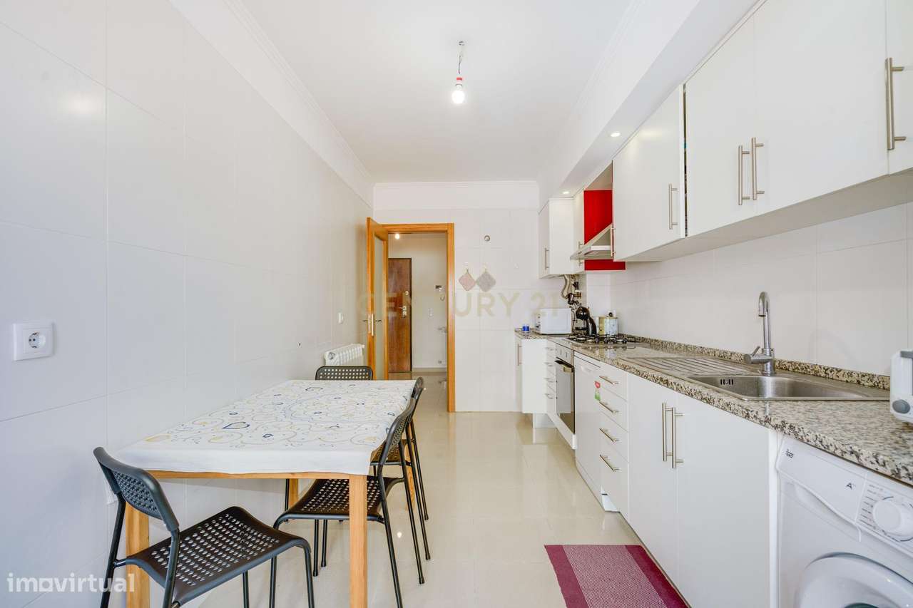 Apartamento T2 com Varanda em Loures - Oportunidade Única!-5