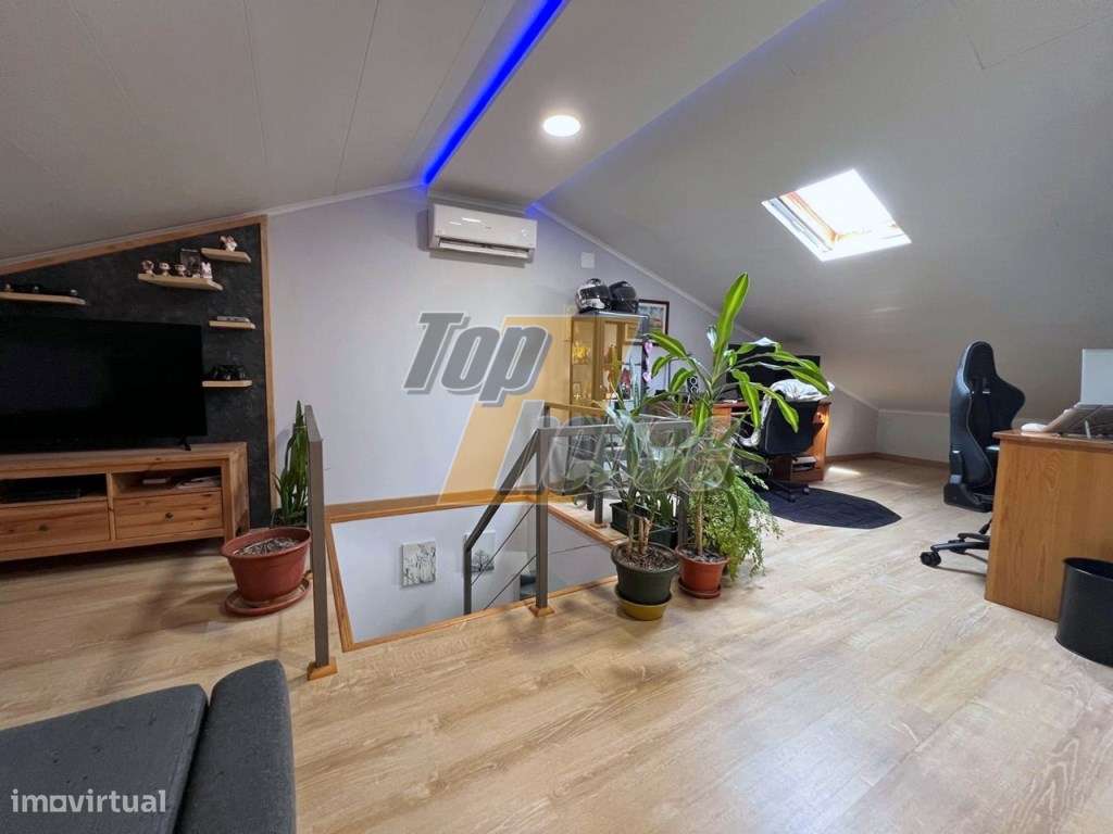 APARTAMENTO T2 + APROVEITAMENTO DE SÓTÃO | TOTALMENTE REMODELADO-12
