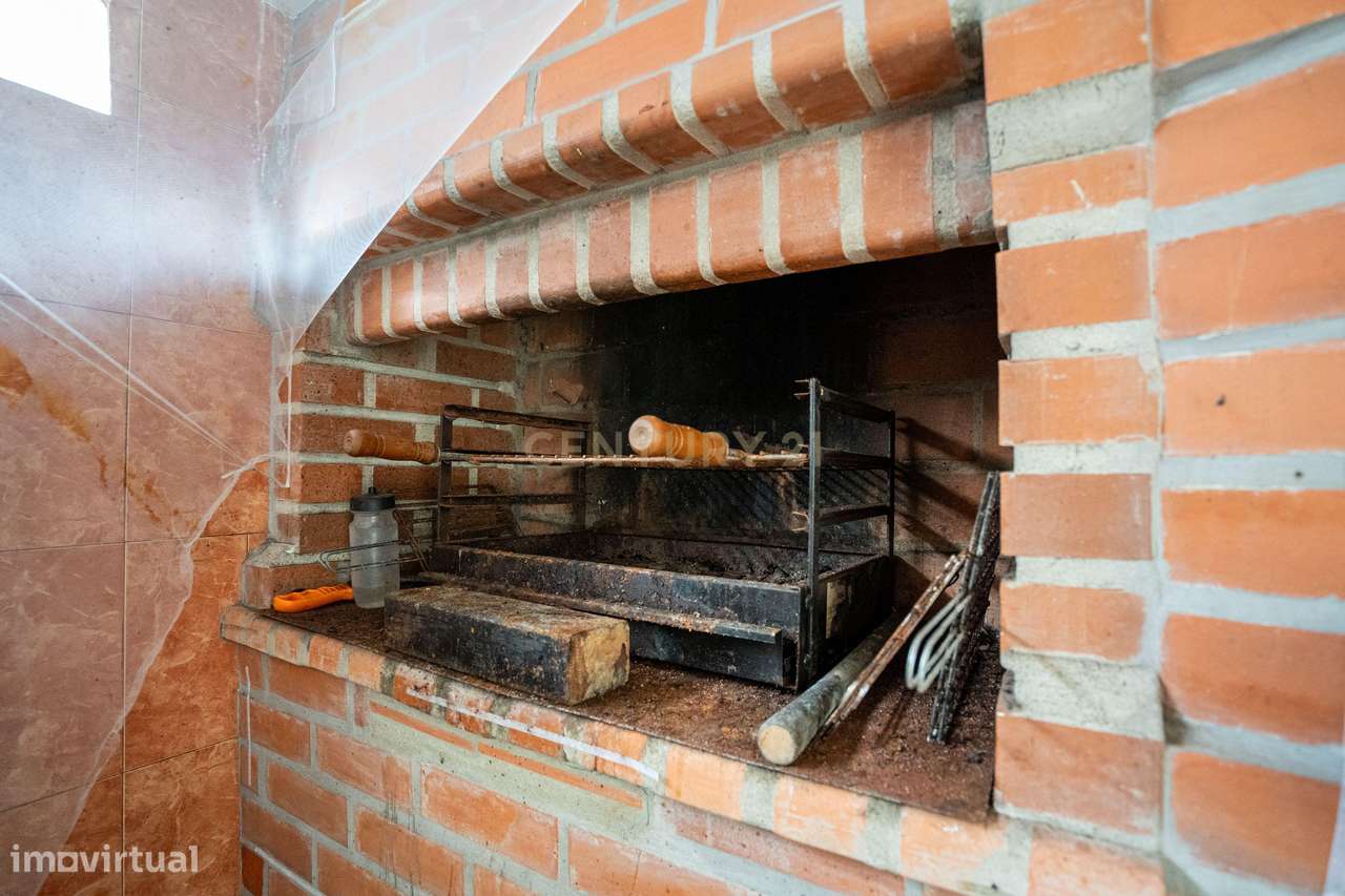 MORADIA TÉRREA T3 + SÓTÃO A 10 MINUTOS DA CIDADE-26