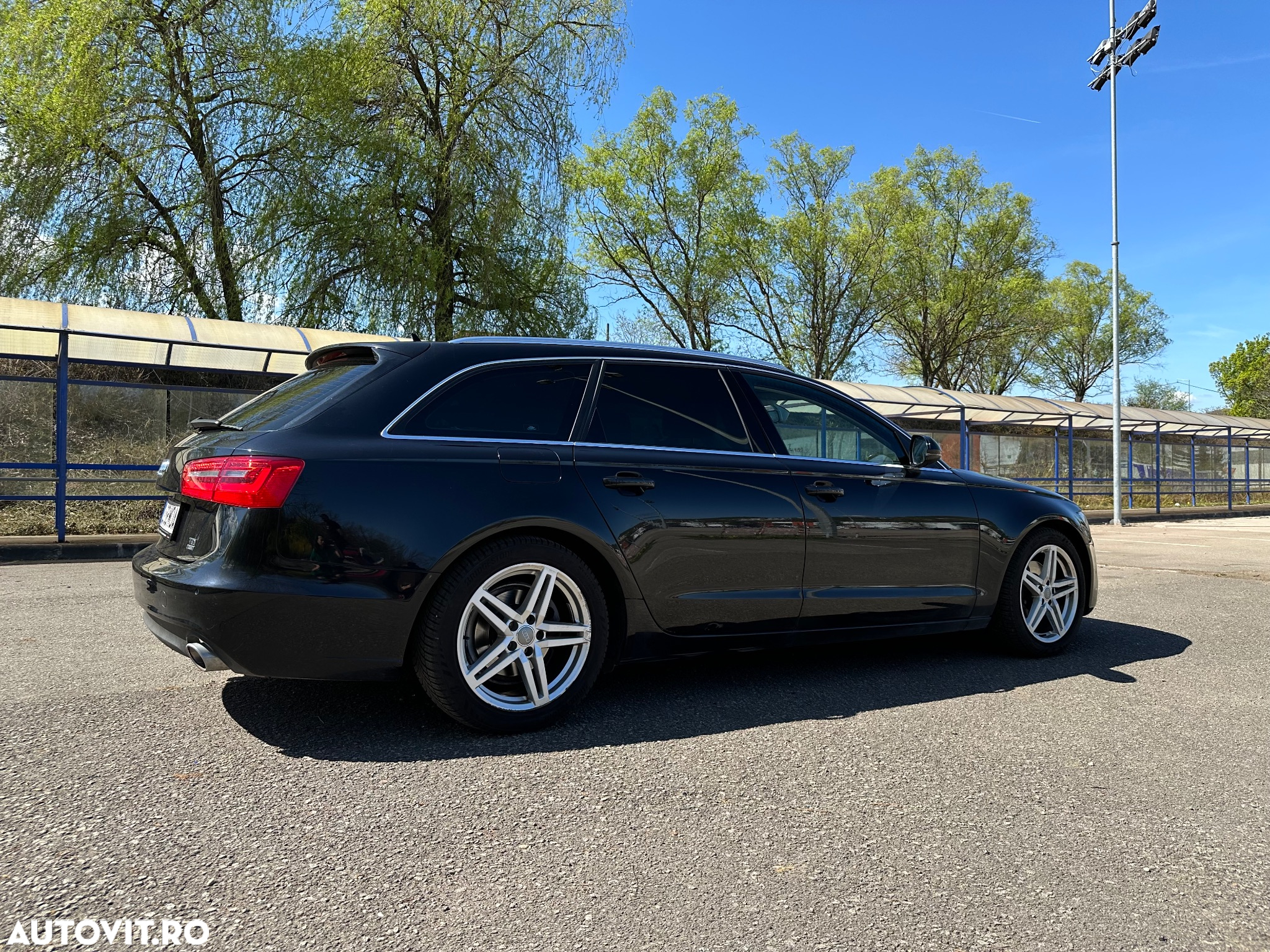 Audi A6 Avant 2.0 TDI ultra S tronic - 14