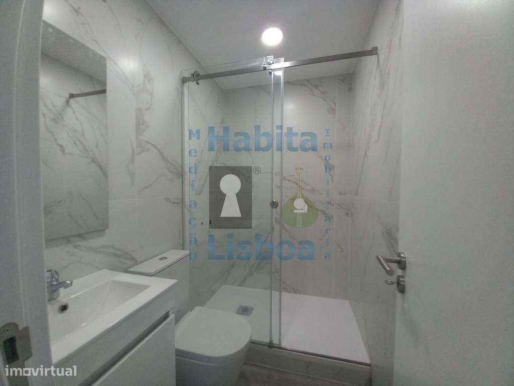 Duplex T3 Com Terraço junto à Praia Costa da Caparica-43