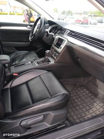 Volkswagen Passat 1.6 TDI SCR DSG Comfortline - 10