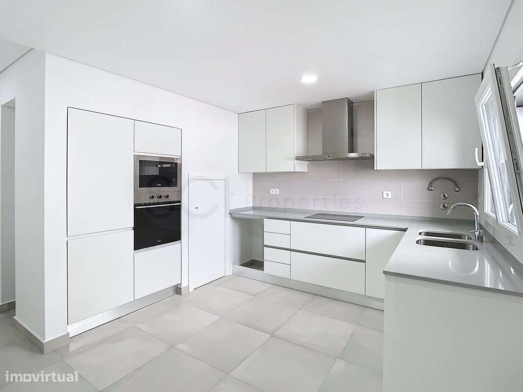 Moradia T3 duplex no centro de Fernão Ferro-11