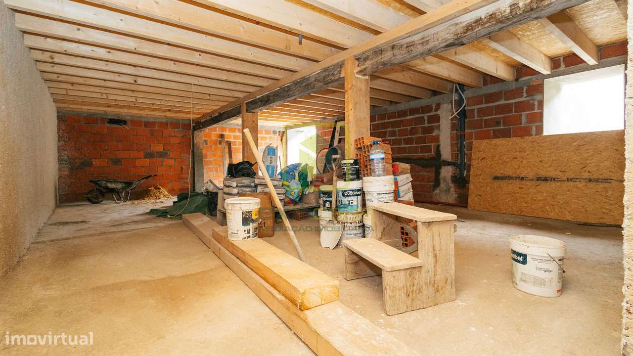 Moradia T4 remodelada-24