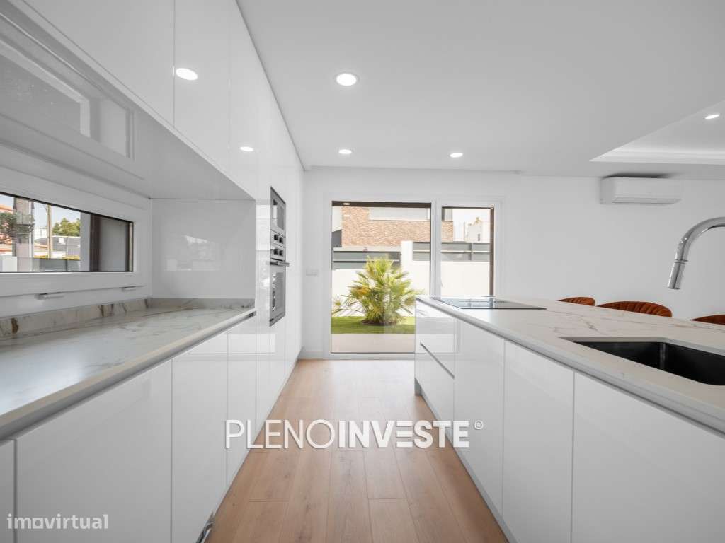 Fantástica moradia contemporânea isolada de gaveto V4 com piscina-12