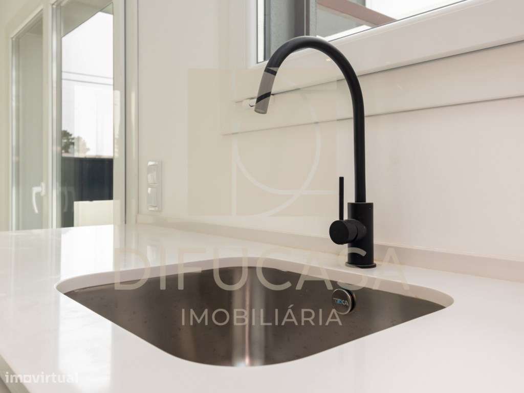 R268 Moradia Duplex - Localizada no centro de Fernão Ferro-8