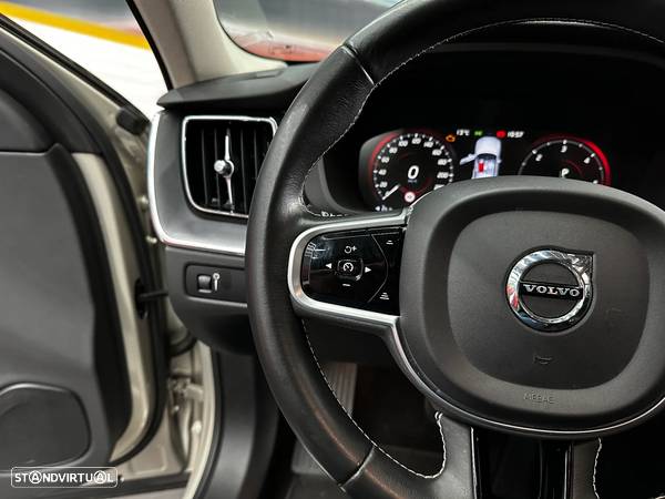 Volvo XC 60 2.0 D4 Momentum Geartronic - 21