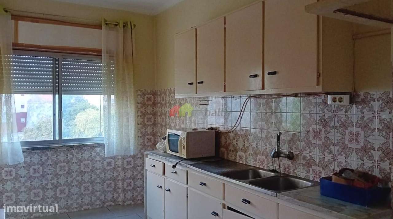 Apartamento T3 no Bairro Afonso Costa - Setúbal-0