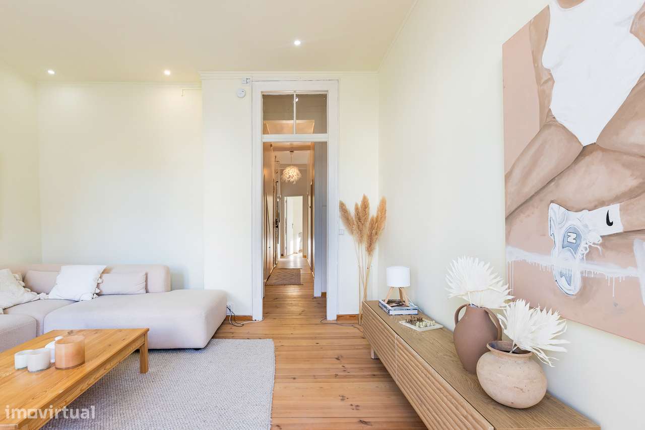 Apartamento T3 com vista desafogada entre Santa Catarina e Chiado-18