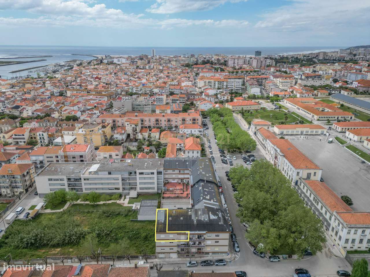 Apartamento T4+1 duplex com garagem no centro da cidade da Figueira da - Grande imagem: 2/55