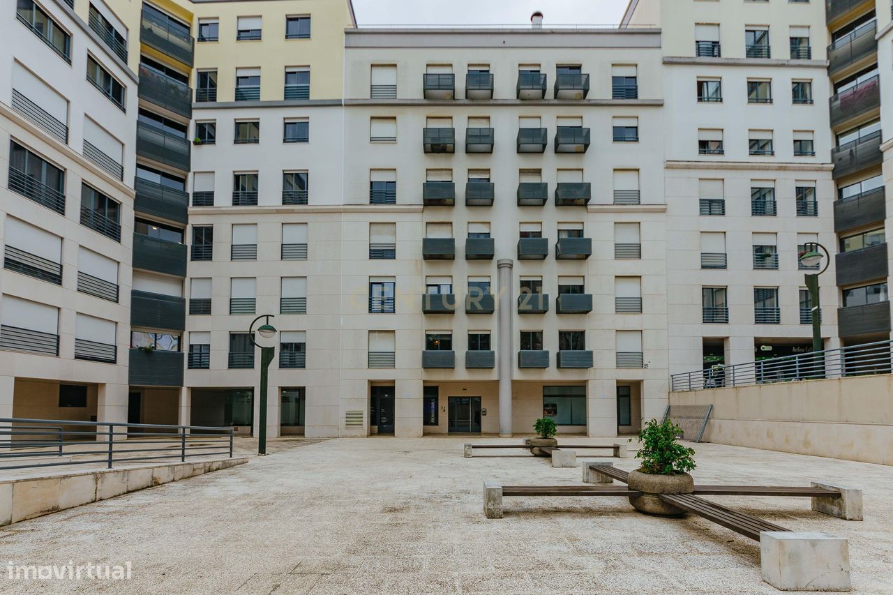 Espaço comercial na prestigiada urbanização do Alto Dos Moinhos - Grande imagem: 1/12