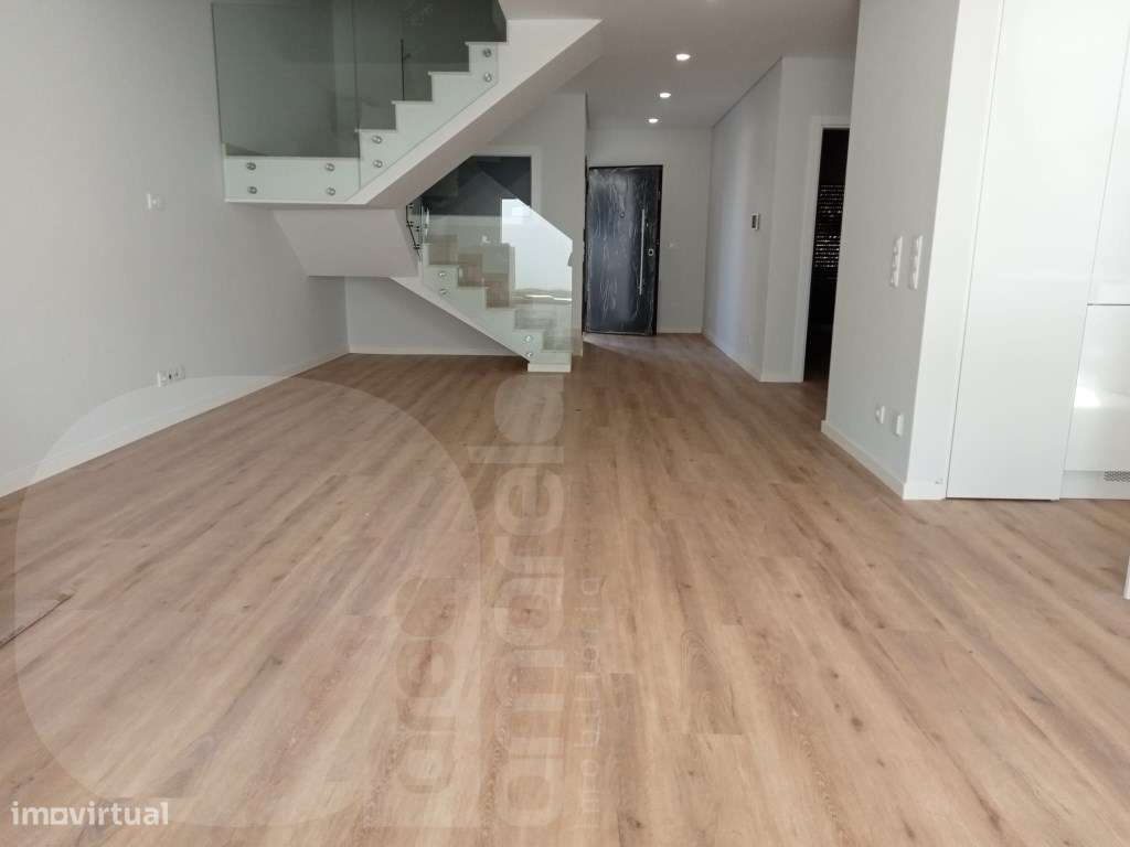 Moradia T4 NOVA | Boas áreas | Garagem e churrasqueira | Amora, Seixal - Grande imagem: 5/20