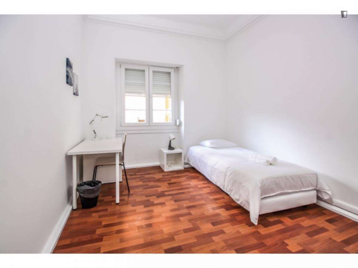 Quarto - localizado em Alameda Lisbon - Grande imagem: 5/7