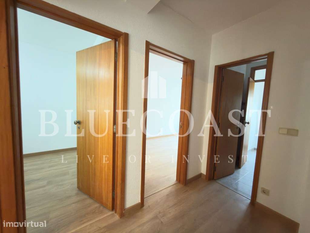 Apartamento de 4 assoalhadas com Excelente Localização e Ampla Ofer...-3