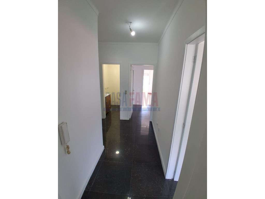 T3 Renovado com 3 Frentes, Varandas, Elevador e Garagem Fânzeres, G...-13