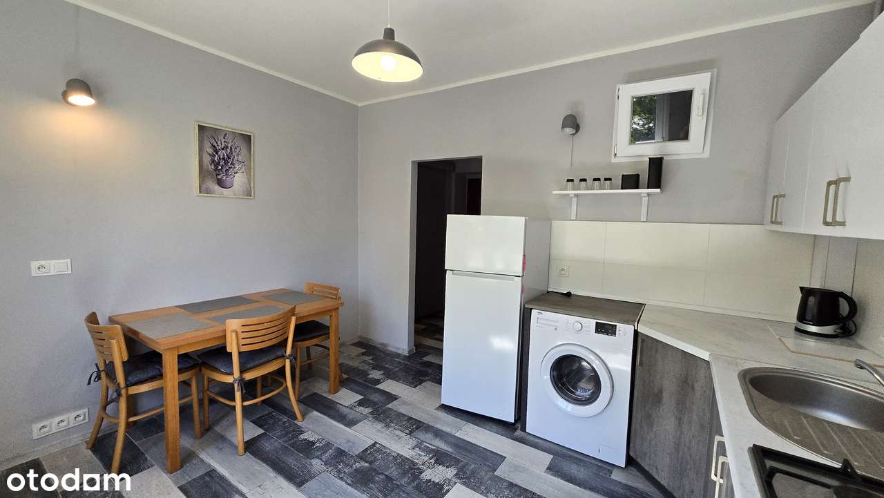 Koszutka, niski blok, przestronna i słoneczna kawalerka!-2