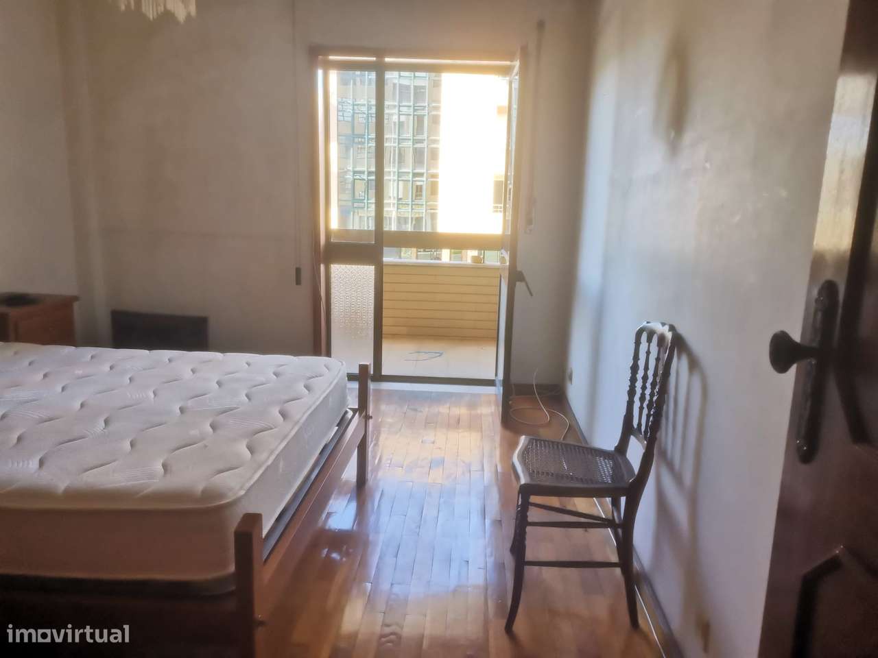 T2 com varanda, elevador e vista urbana - Cidade da Maia-16